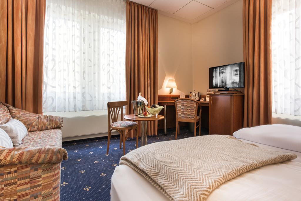 Akzent Hotel Koehler Гисен Экстерьер фото