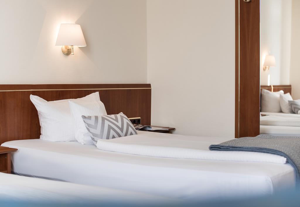 Akzent Hotel Koehler Гисен Экстерьер фото
