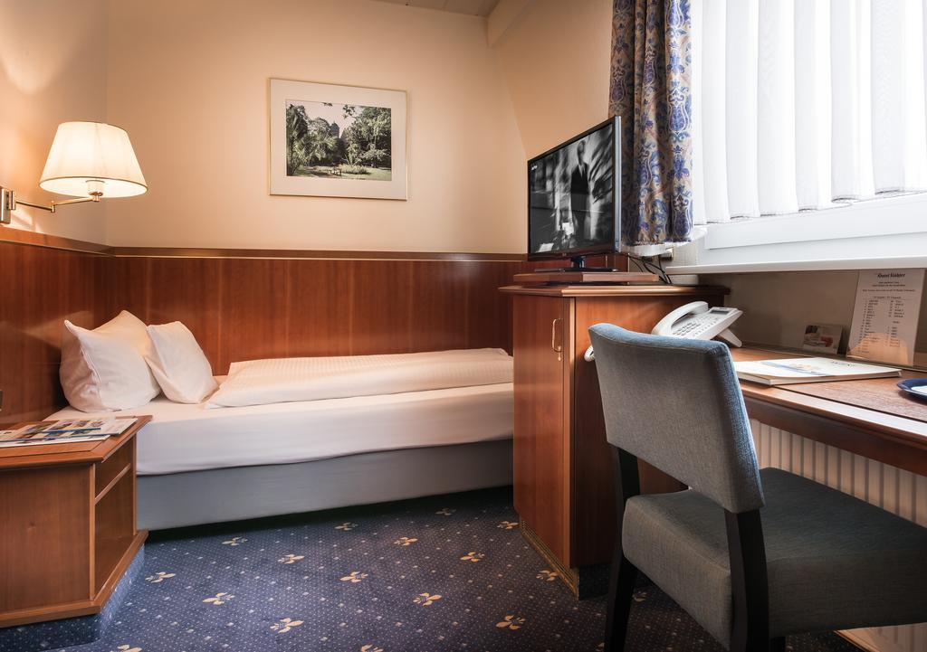 Akzent Hotel Koehler Гисен Экстерьер фото